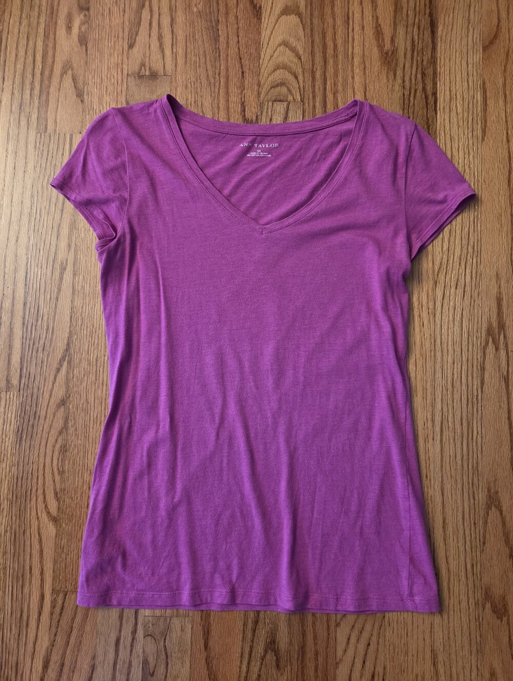 Ann Taylor V-Neck Tee w/ Cap Short Sleeves in Fuchsia Pink Size: M